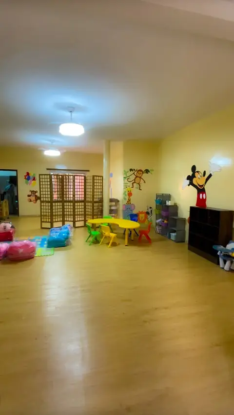Jeux dans la cour de récréation